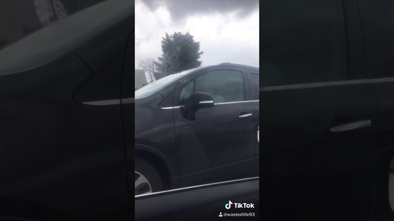 Angry Karen calls cops for someone smoking weed with a medical card