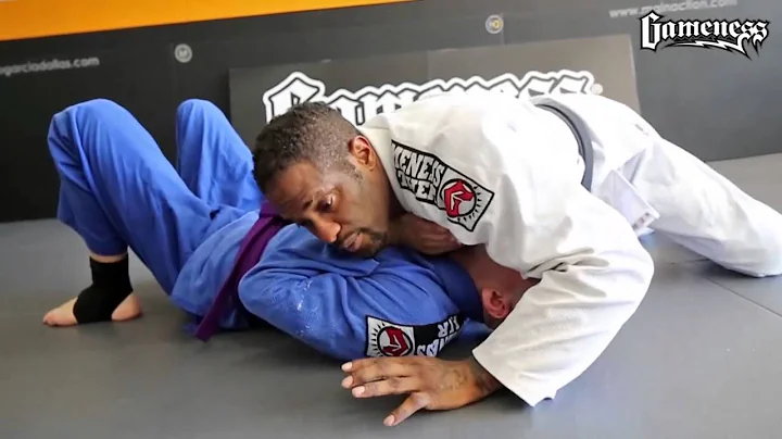 Stephen "Pesadelo" Hall Instructs a BJJ Paper Cutt...