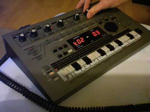 Roland MC-303 - YouTube