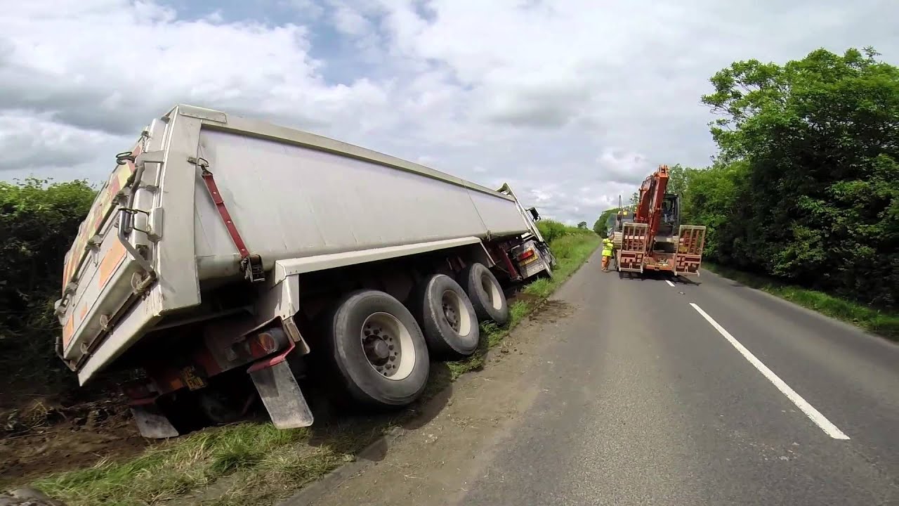 Castle Cary lorry crash 11/06/2014 YouTube