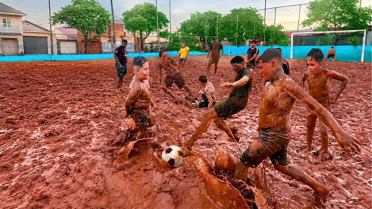 CHOVEU e VIROU O MAIOR CAMPEONATO DE FUTEBOL NA LAMA!