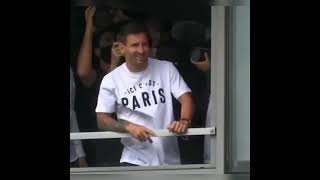 Messi waving fans after reaching Paris airport#messi#psg#Paris#skysportnews#football#live#football#