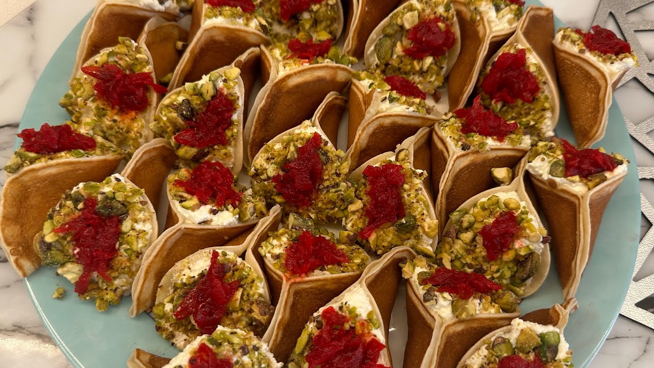 طريقة عمل خاروف صغير محشي ورق عنب واطيب اكلة قطايف بي جبنه و قشطه و جوز الجزء الأول 👍👍