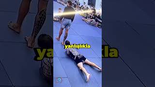 Tek Hamle Ile Arkadaşini Felç Etti