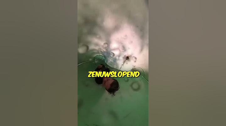 Vast komen te zitten in een waterglijbaan 😳
