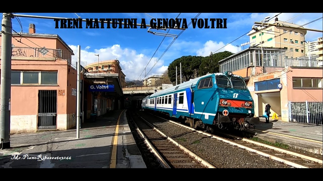 Treni mattutini a Genova Voltri.