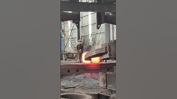 Extremely dangerous high-temperature forging! A large rectangular iron block!