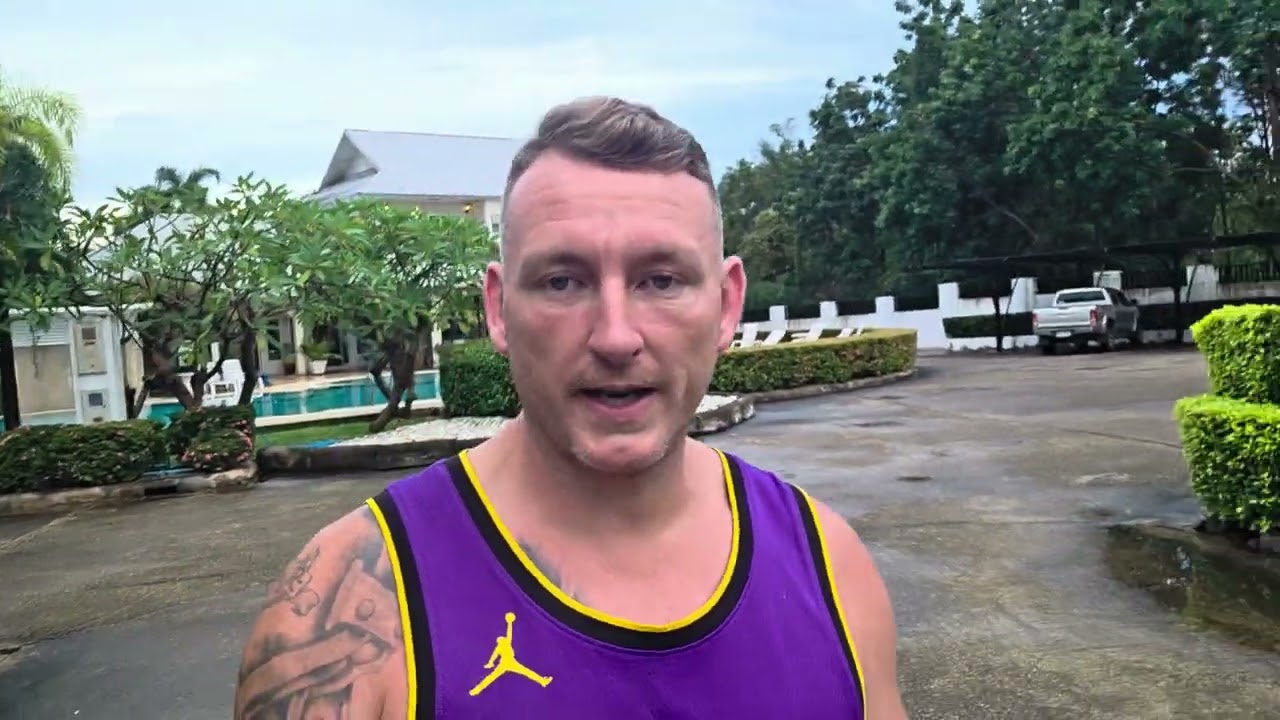 Family of five in Thailand 🇹🇭 We finally have a house in Hua Hin ❤️