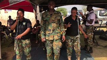 This young soldier can be the next WOFA ASOMANI see how he sang Hena ne Wo 🙏🙏🙏🙏🙏🙏