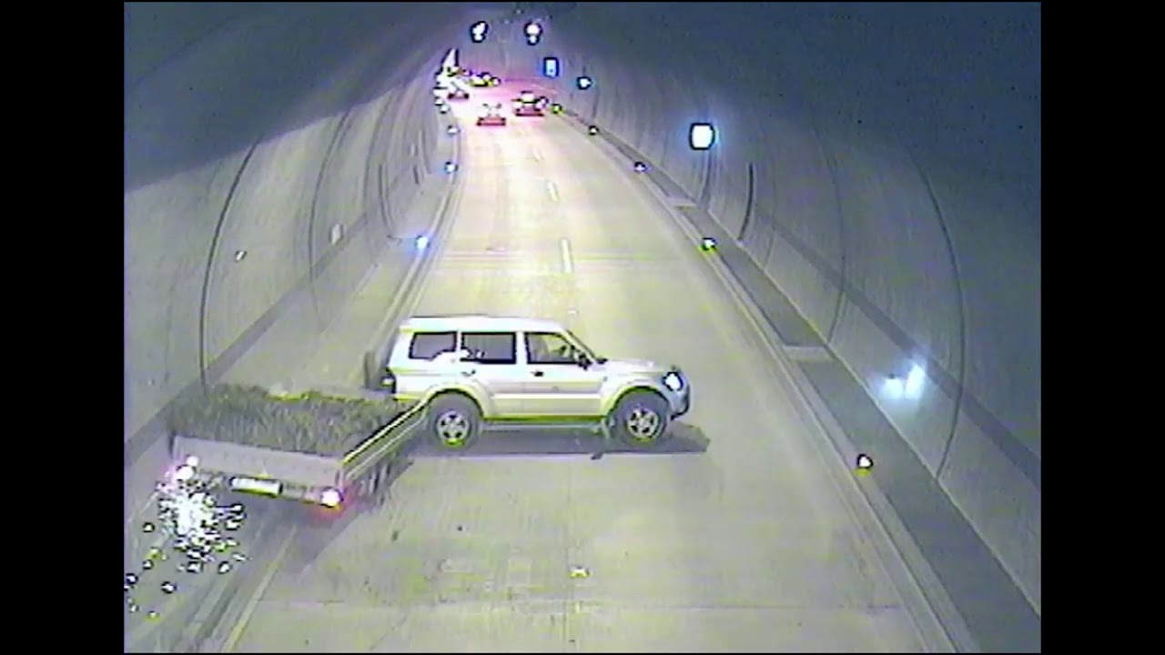 Did A Car Crash Into A Painted Tunnel? – XERX