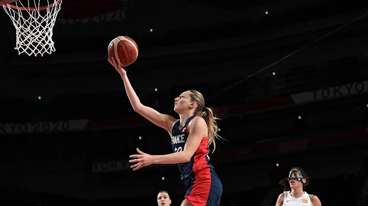 MARINE JOHANNES | Dancing on the court