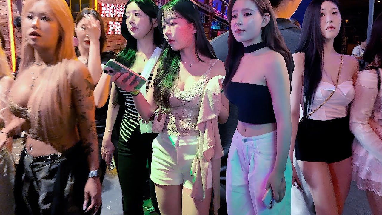 [4K] It's a favorite time for beautiful people on Itaewon street around 2 a.m. 🔥🔥🔥 # ITAEWON #KOREA