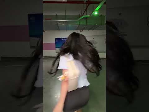 脚趾拇都踩痛了#shorts #搞笑 #funny #奥黛丽厚本