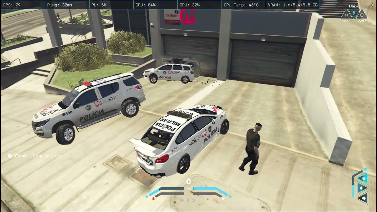 Oficial ensinando de forma incorreta de como efetuar uma prisão