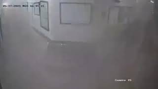 كاميرات مراقبة تظهر ما حدث للمرضى داخل عيادة الرمال  أثناء قصف  مبنى مقابلها أثناء العدوان على غزة.