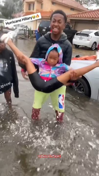 CLOWINING IN THE HURRICANE WATER🤣🔥 #tommytheclown #Helensquad #Hellenhouse #dance #majorette