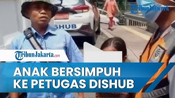 Seorang Anak Menangis Histeris Bersimpuh ke Petugas Dishub Agar Motor Ayahnya Tak Diangkut