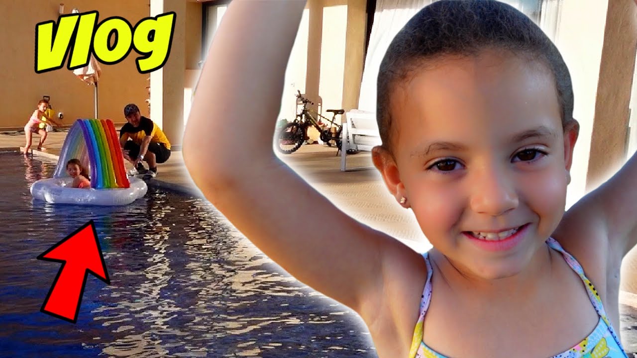 VLOG - ENCORE UNE NOUVELLE !  LES PAONS en LIBERTER dans le JARDIN