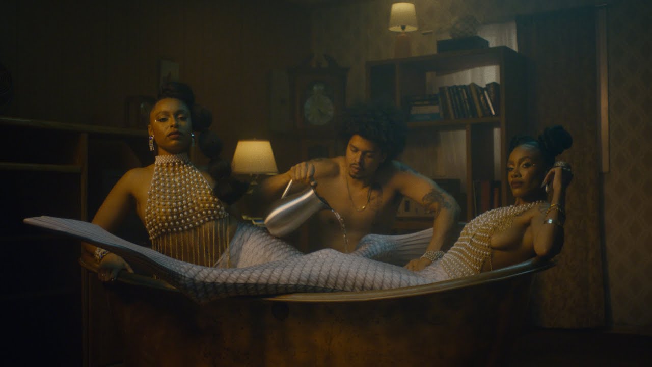 GAWD - Waistside (Official Visualizer)