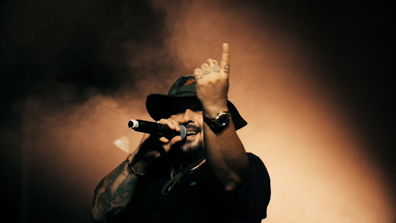 STIKSTOF / Zwangere Guy - YouTube