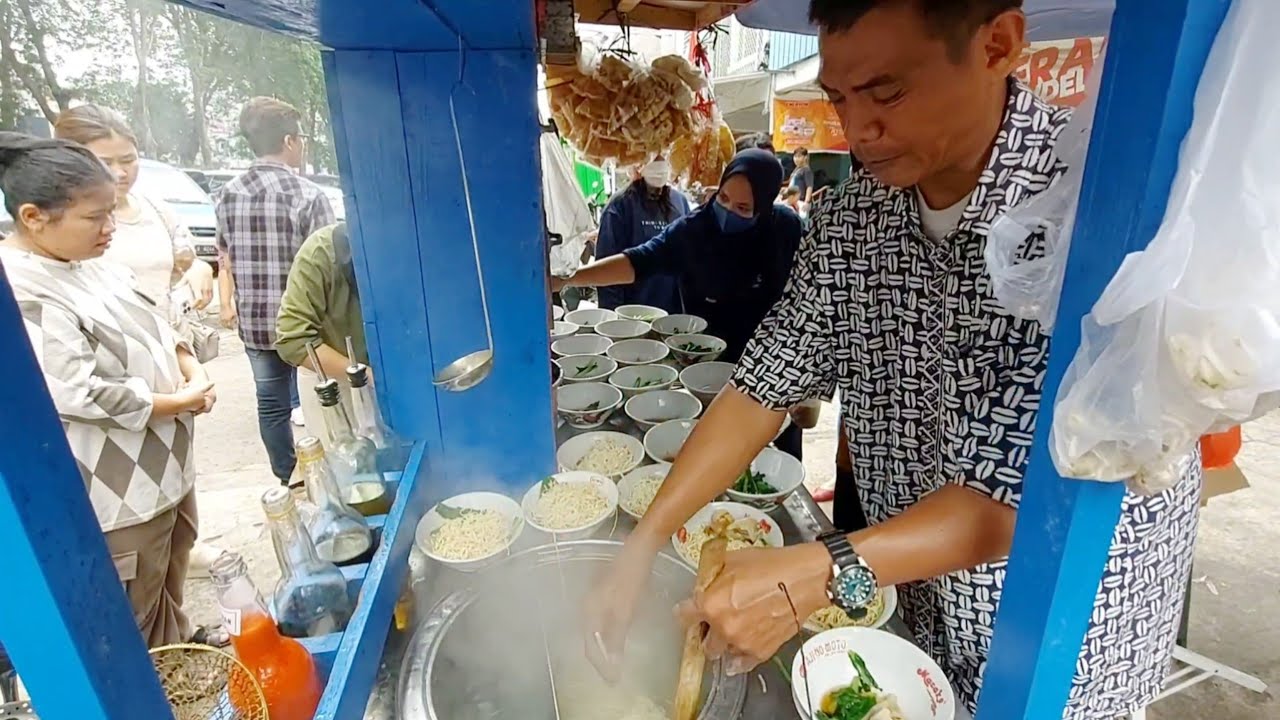 MIE AYAM GEROBAKAN TERAMAI & TERENAK DI KELAPA GADING SEKALI BIKIM 25 PORSI!! INDONESIAN STREET FOOD