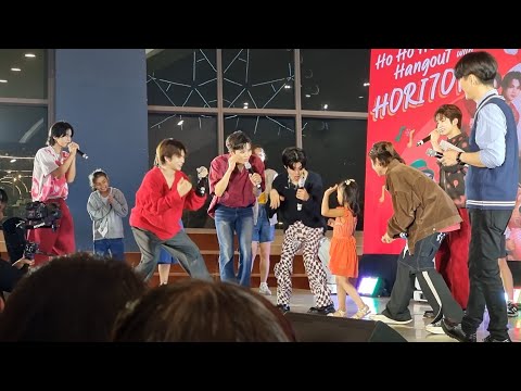 GAMES - HORI7ON Fancam - 241221 Ho Ho Holiday Hangout with HORI7ON, Mall of Asia - Fan Boy Doll Arch