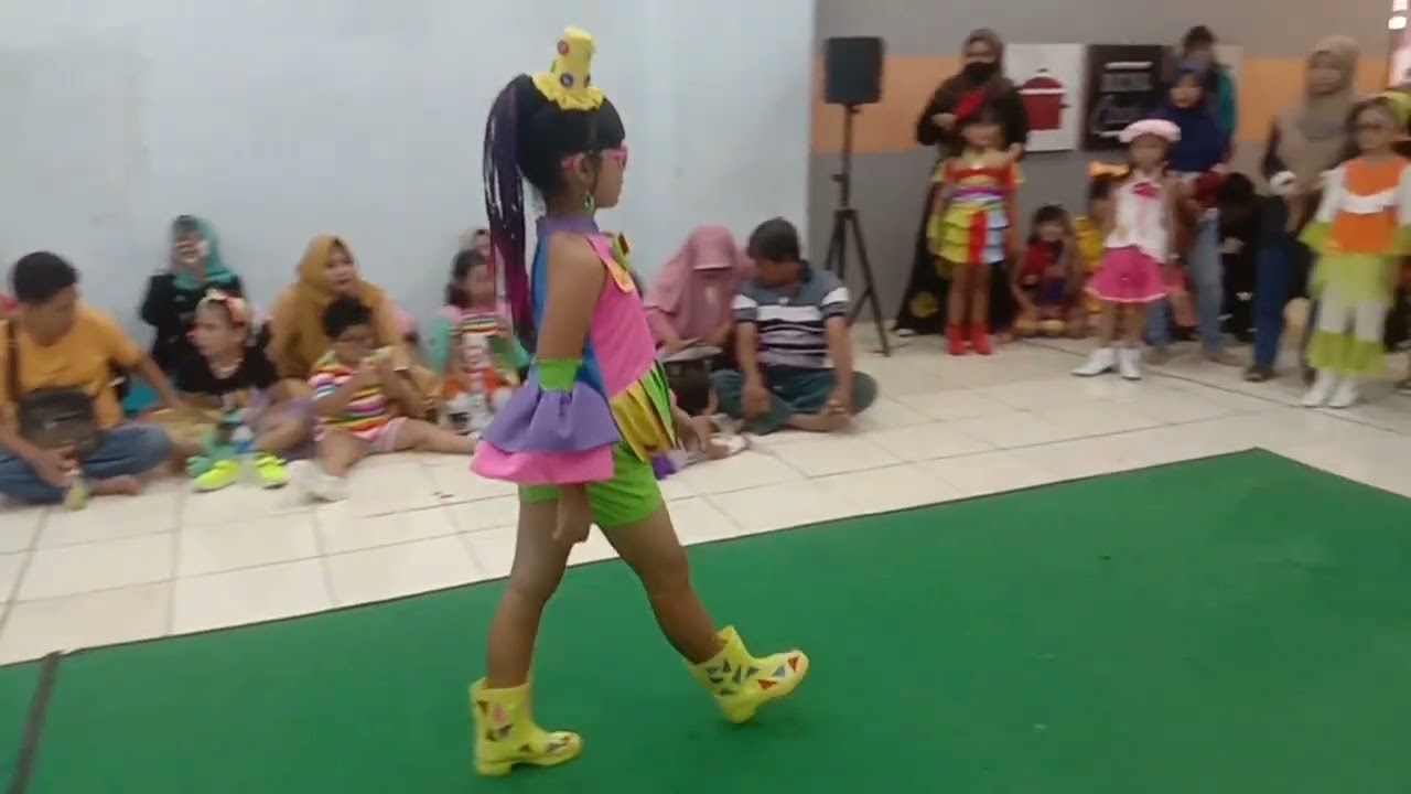 Fashion Show full colour