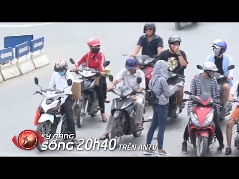 Tờ rơi ngập ngụa ngã tư – Nguyên do vì đâu? | Camera giấu kín
