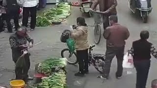 LiveLeak - Man uses chopsticks to steal a womans phone in front of a merchant
