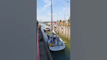 ??? Vlissingen Netherlands ???? Sluicebox @TravelwithHugoF  #boatlock #sluicebox #sluice #sluis