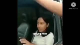 Tertangkap basah😲😲😲wanita ini buka celana di mobil