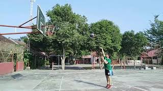 Teknik Shoot Bola Basket Menggunakan Satu Tangan dan Dua Tangan screenshot 3