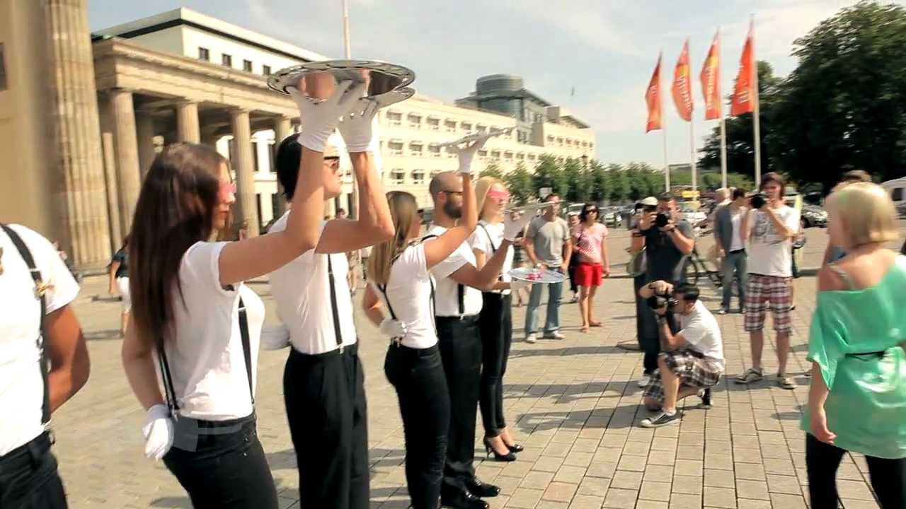 QM - Pappbrille Fashion week Sommer 2011