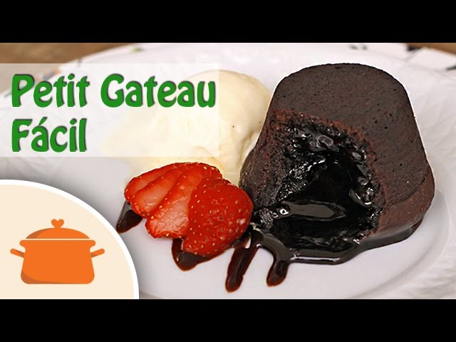 PETIT GATEAU FÁCIL COM CHOCOLATE EM PÓ E SEM FARINHA