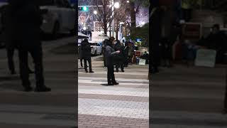 살인마 서울지방경찰청에서 정확한 진실을 알리는 1인시위하자 살인마 경찰특공대차가 불법주차대기하고 내쪽으로 헤드라이트 비추자 증거동영상 인터넷 유튜브와 구글지도와 청와대신문고등에 살인마 서울지방경찰청에서 정확한 진실을 알리는 1인시위하자 살인마 경찰특공대차가 불법주차대기하고 내쪽으로 헤드라이트 비추자 증거동영상 인터넷 유튜브와 구글지도와 청와대신문고등에