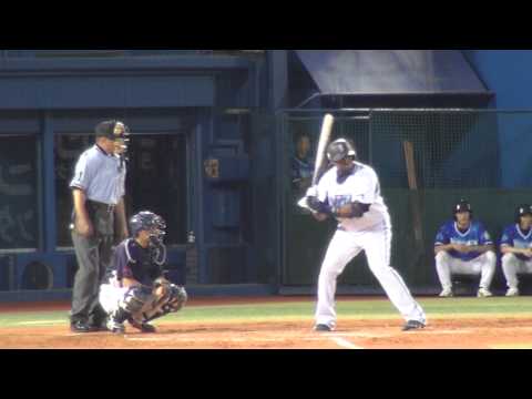 2013.7.16  ブランコ選手、逆転のライト前2点タイムリーヒット!
