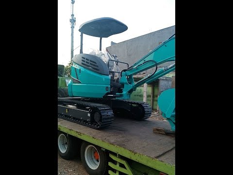 Dancing Excavator - Sany Mini Excavator SY75C. 