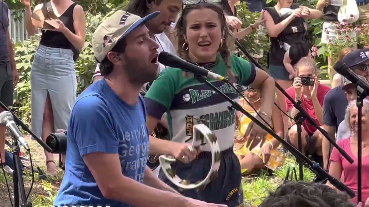 Gracie Lawrence steals the show and my heart (Beatles, Hey Arnold and NSYNC covers included)