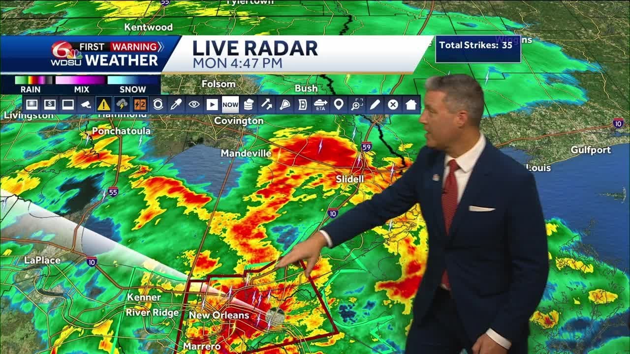 Tracking heavy rain and flooding across New Orleans right now - YouTube