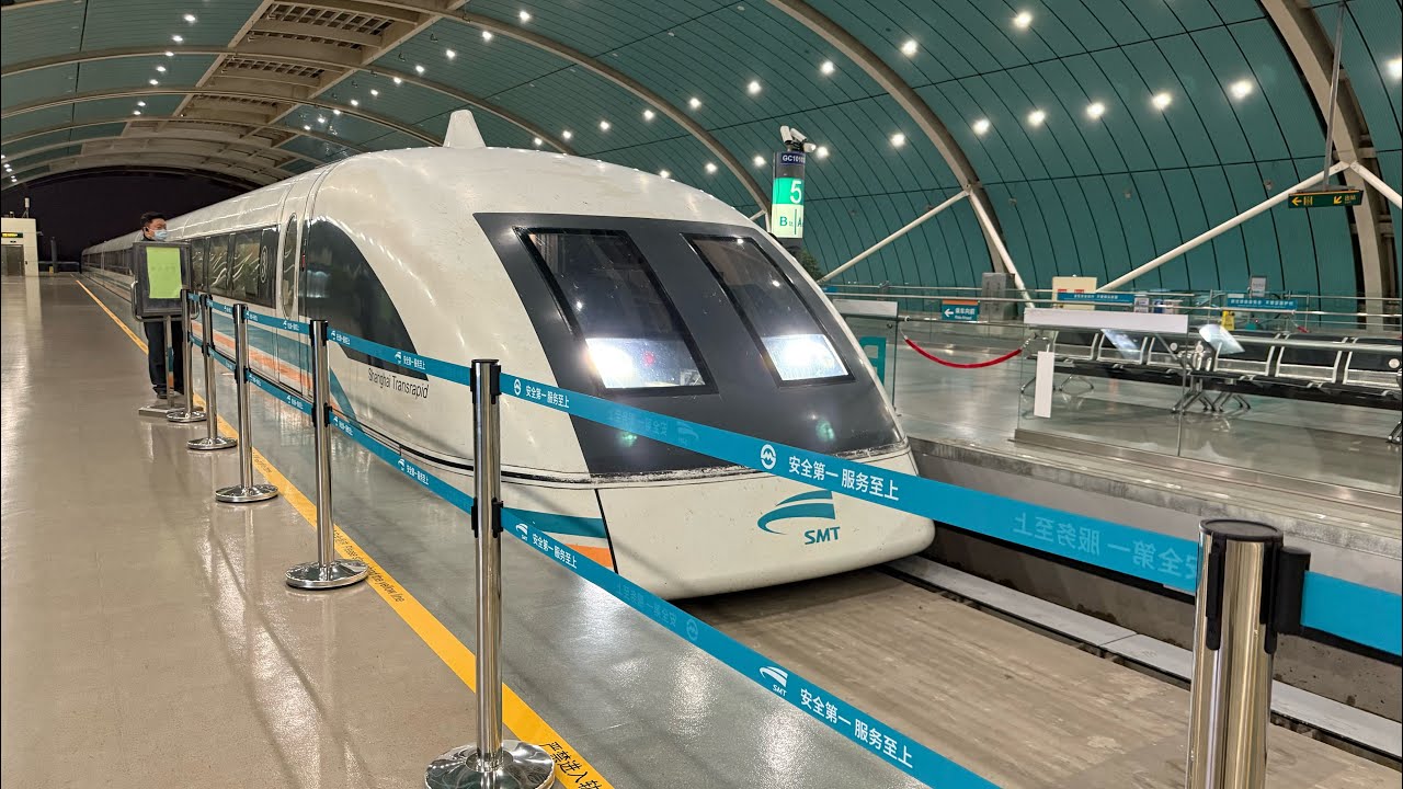 [Side view-4K] Shanghai maglev train from Pudong Airport Terminal 1&2 ...