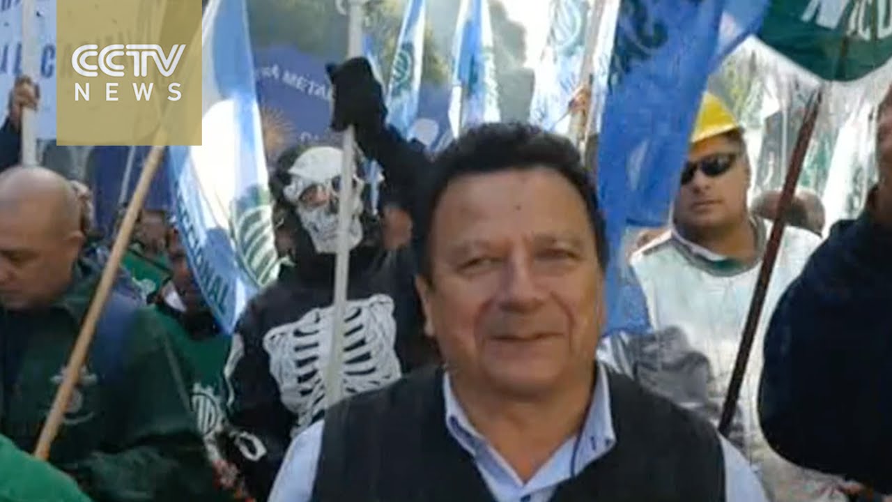 Thousands protest against job cuts in Argentina