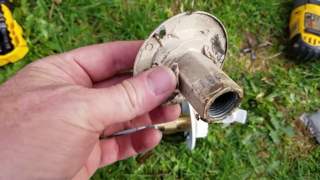 Replacing the Fresh Water Tank Fill Port on an RV YouTube