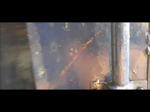 Гроза небольшой град на винограднике