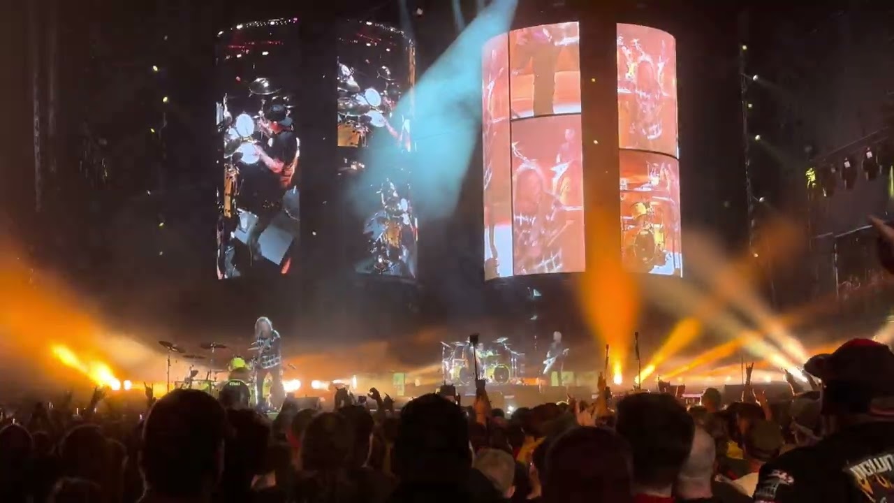 METALLICA - Fan-Filmed Video Of Entire First No Repeat Weekend Show In East  Rutherford Streaming; Full Setlist Revealed, Shadows Follow Makes Live  Debut - BraveWords