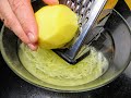 Натрите картофель прямо в воду и приготовьте замороженные драники / Самые хрустящие драники