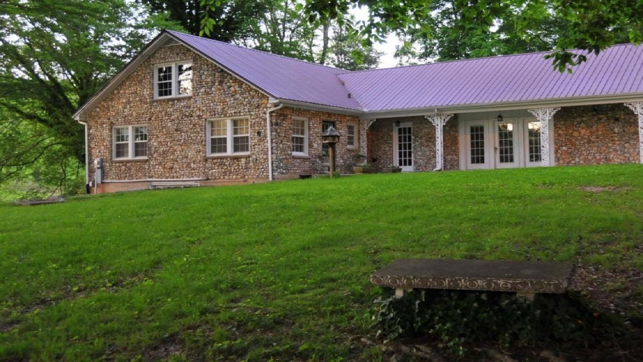 2600 Riley Drive, Lenoir City, TN Presented by Julia Hurley Group