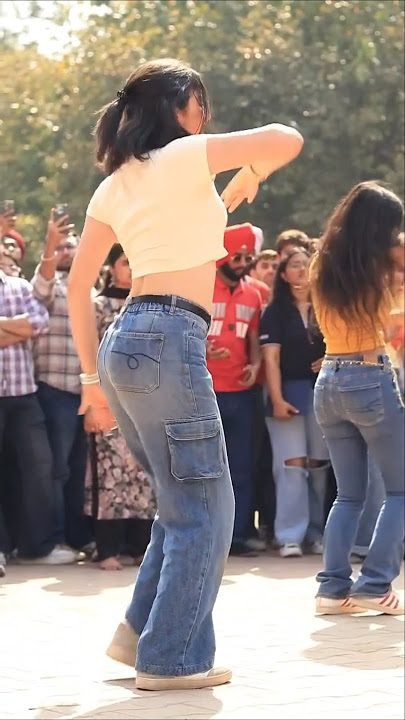 College Freshers party girls #shortvideo #girlsdance #galgotia #fresherparty #amity
