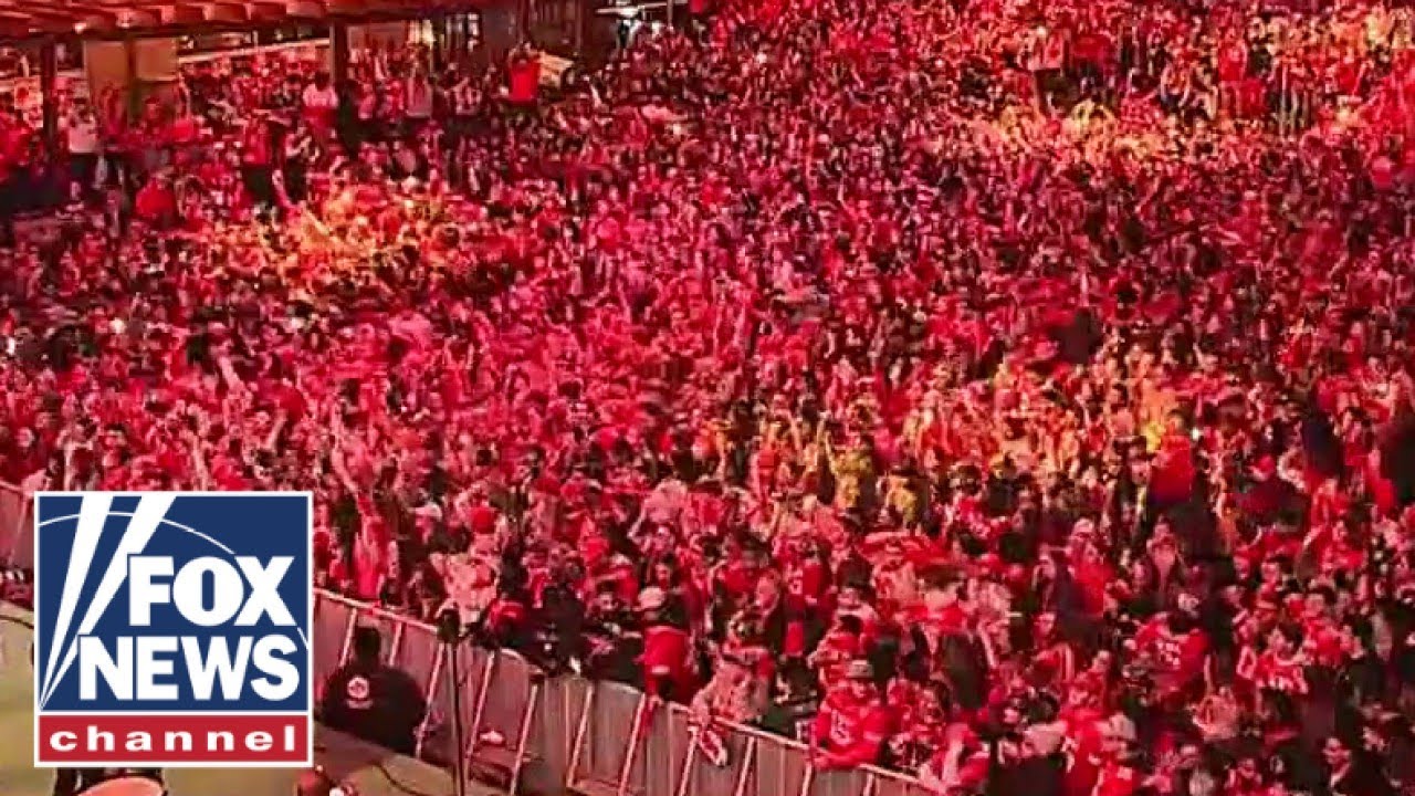 Kansas City Chiefs defeat Philadelphia Eagles in Super Bowl LVII - YouTube