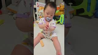 10개월 아기 소근육 발달 장난감    #소근육 #소근육발달 #아기집중력키우기 #아기쇼츠 #소꿉놀이