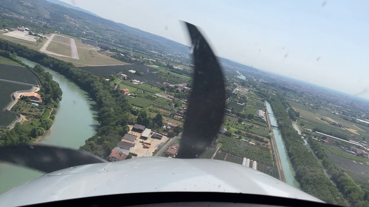 Anflug auf Boscomantico (LIPN), Italien
